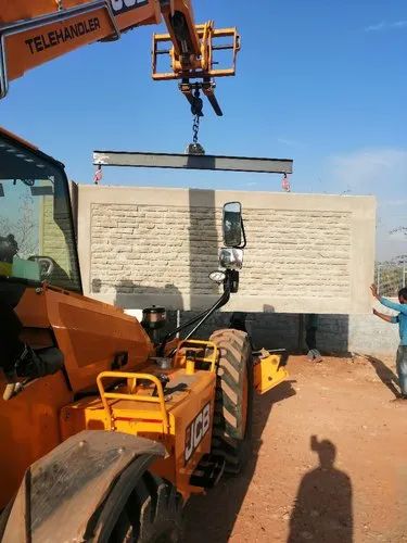 Stone Finish CONCRETE PRECAST COMPOUND WALL, Thickness: 5 Inches
