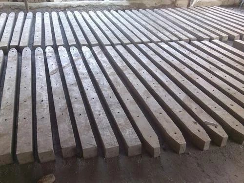 Square RCC Fencing Pole (Pestressed Wire)
