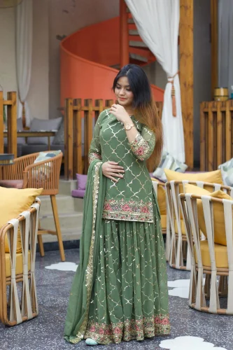 Women's Green Faux Georgette Embroidery Pakistani Style Kurta Set