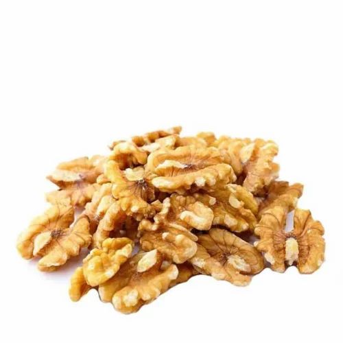 Gh Walnut Kernels Akhrot Tukda, Packaging Type: Plastic Box