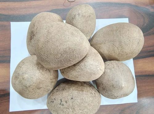 Pieces Dried Coconut Ball Copra, Packaging Size: 10 Kg, Plastic Box