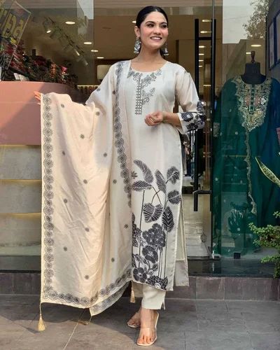 White Casual Wear Ladies Kurti Ynf Chinon Silk Wholesale Printed Kurtis Manufacturer